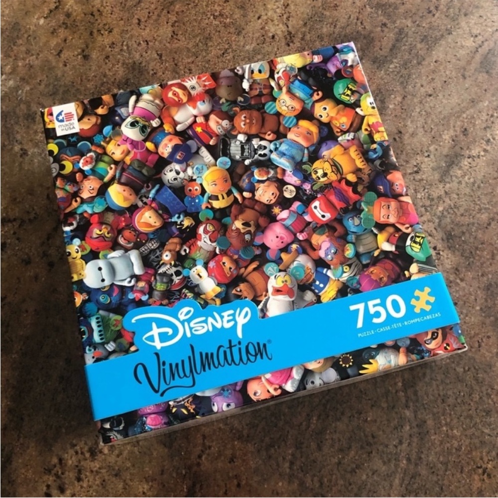 DISNEY Vinylmation 750 Piece Puzzle